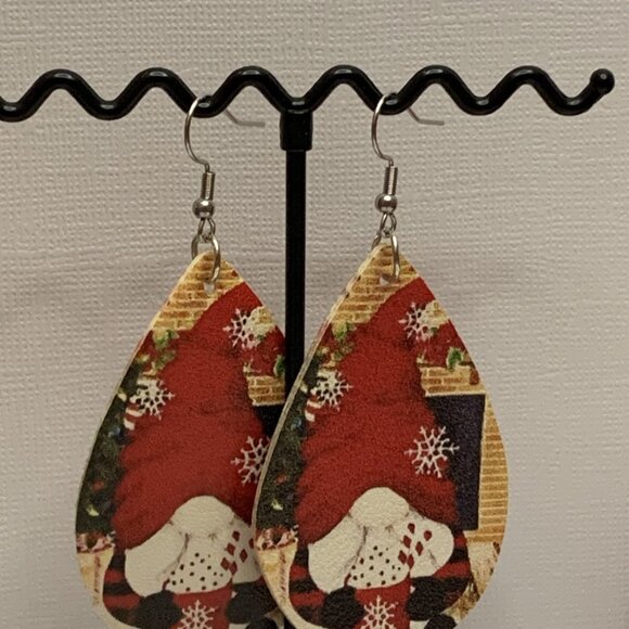 Gnome Earring, Dwarf Earring, Gift Idea, Santa Earring, Christmas Earring, Elf - Picture 5 of 5